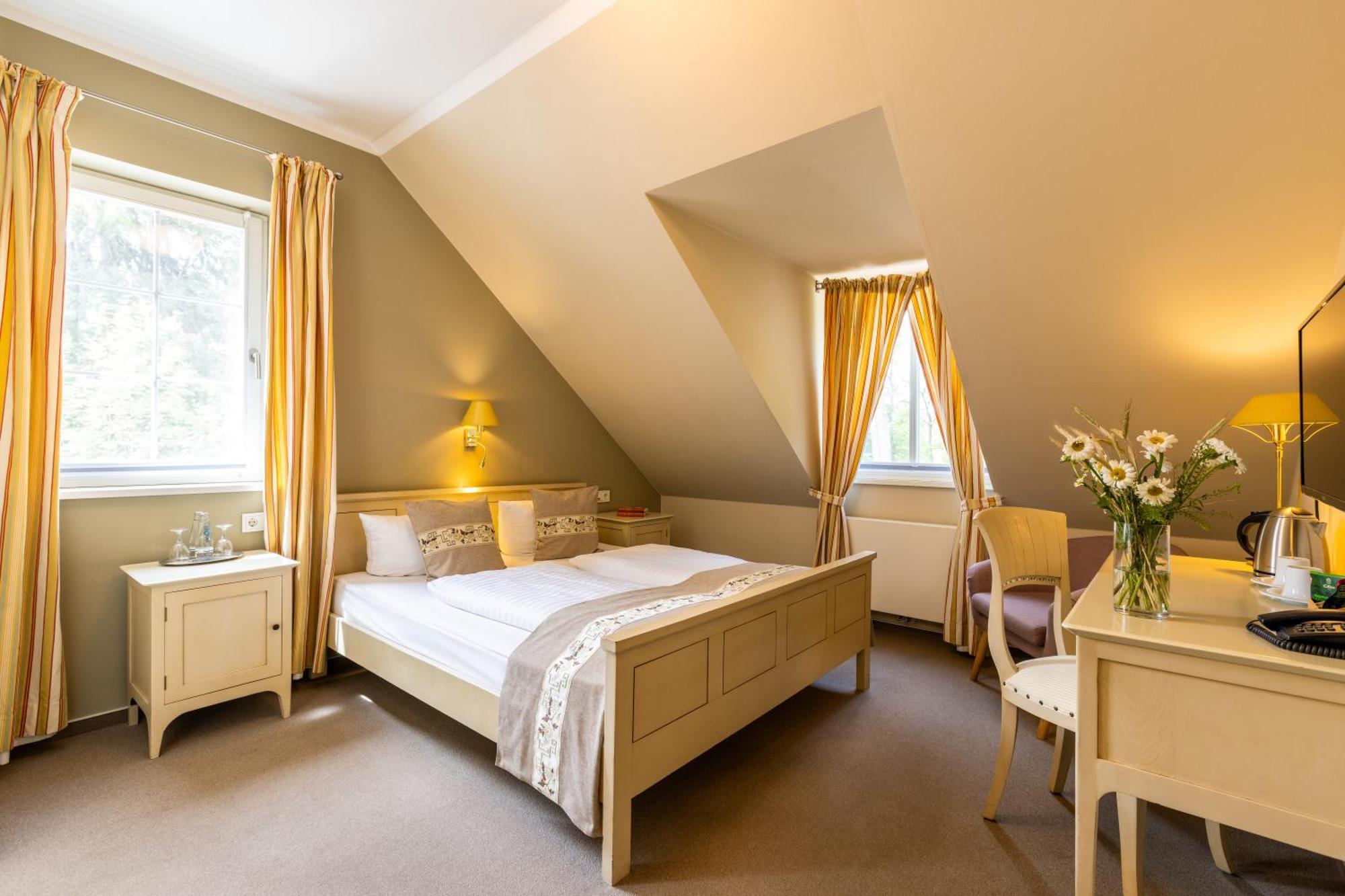 Cafe Wildau Hotel & Restaurant Am Werbellinsee ショルフハイデ エクステリア 写真